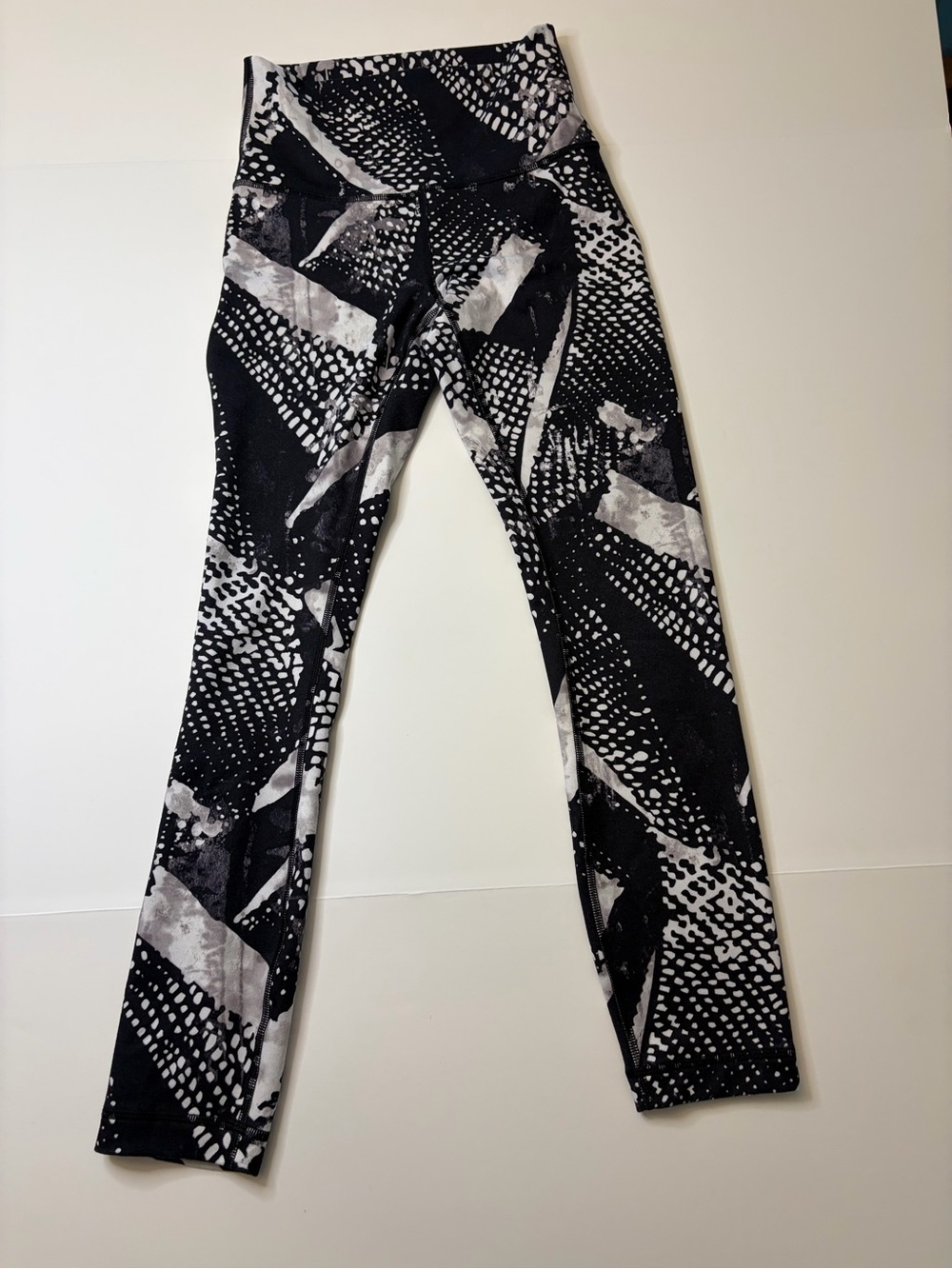 Lululemon Leggings Size 4 Black White Grey Abstract Print
